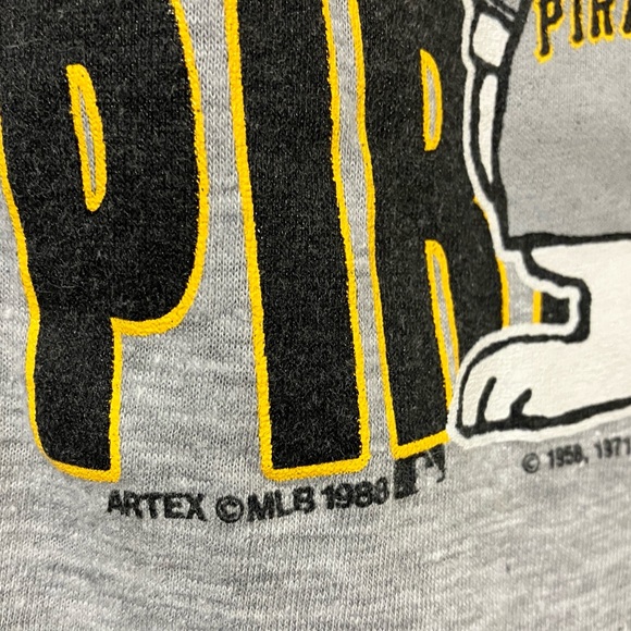 Vintage MLB Pittsburgh Pirates Peanuts Snoopy Gray Artex Single Stitch Tee 1988 - Picture 4 of 10